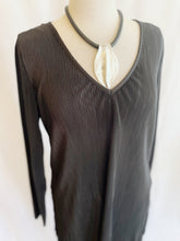 Load image into Gallery viewer, Mini Pleat V-Neck Tunic
