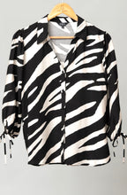 Load image into Gallery viewer, 3/4 Balloon Sleeve Blouse
